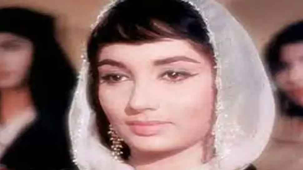 Happy Birthday Sadhna: Know the story behind 'Sadhna Cut' hairstyle: जानिए  'साधना कट' हेयरस्टाइल के पीछे की कहानी - India TV Hindi